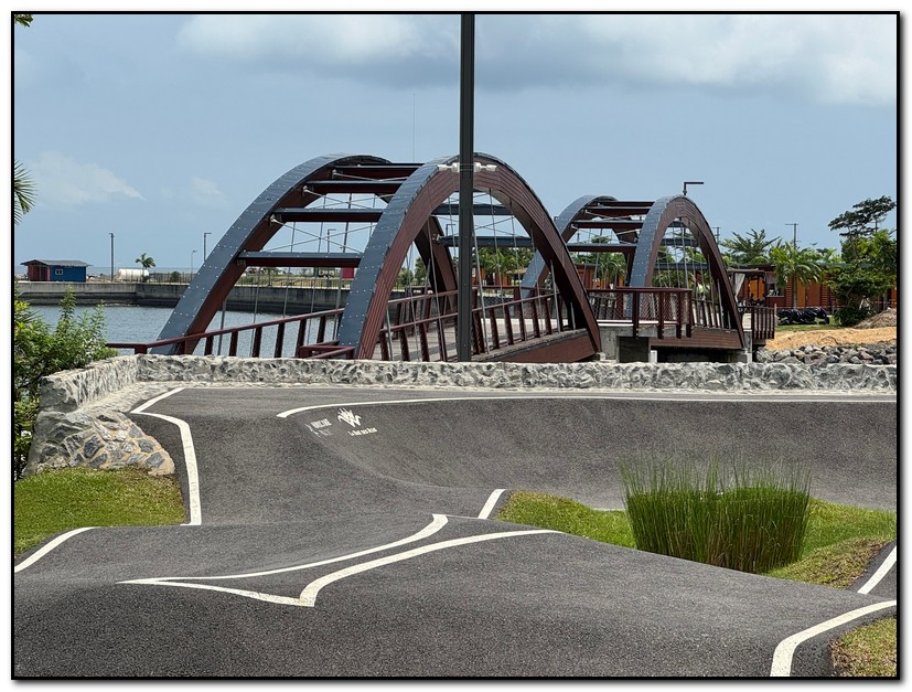 Passerelle à la Baie des Rois